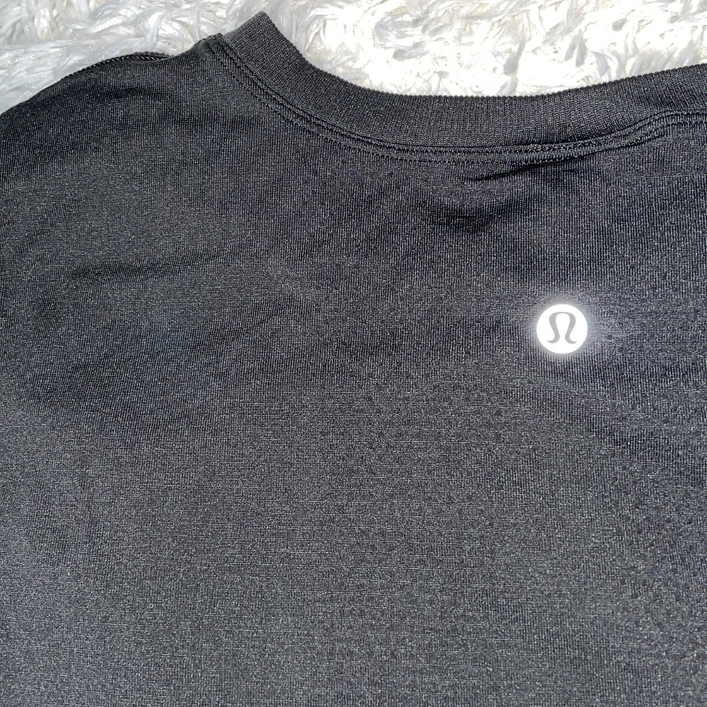 Black breathable lululemon shirt